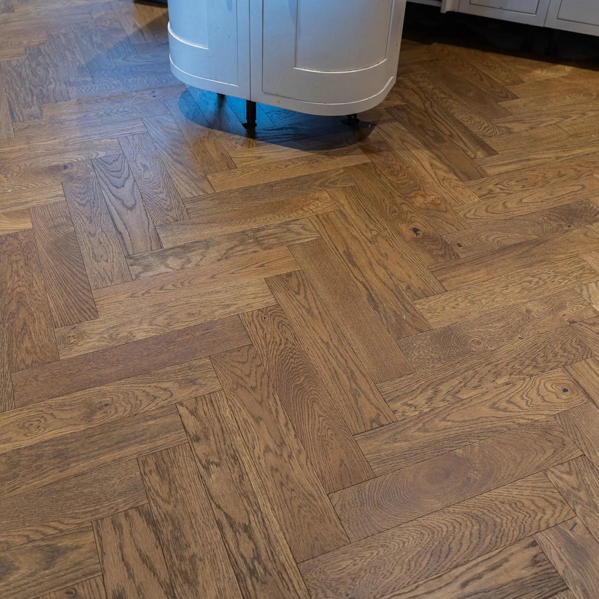 Golden Smoked Oak 90mm Engineered Herringbone – close-up of the surface