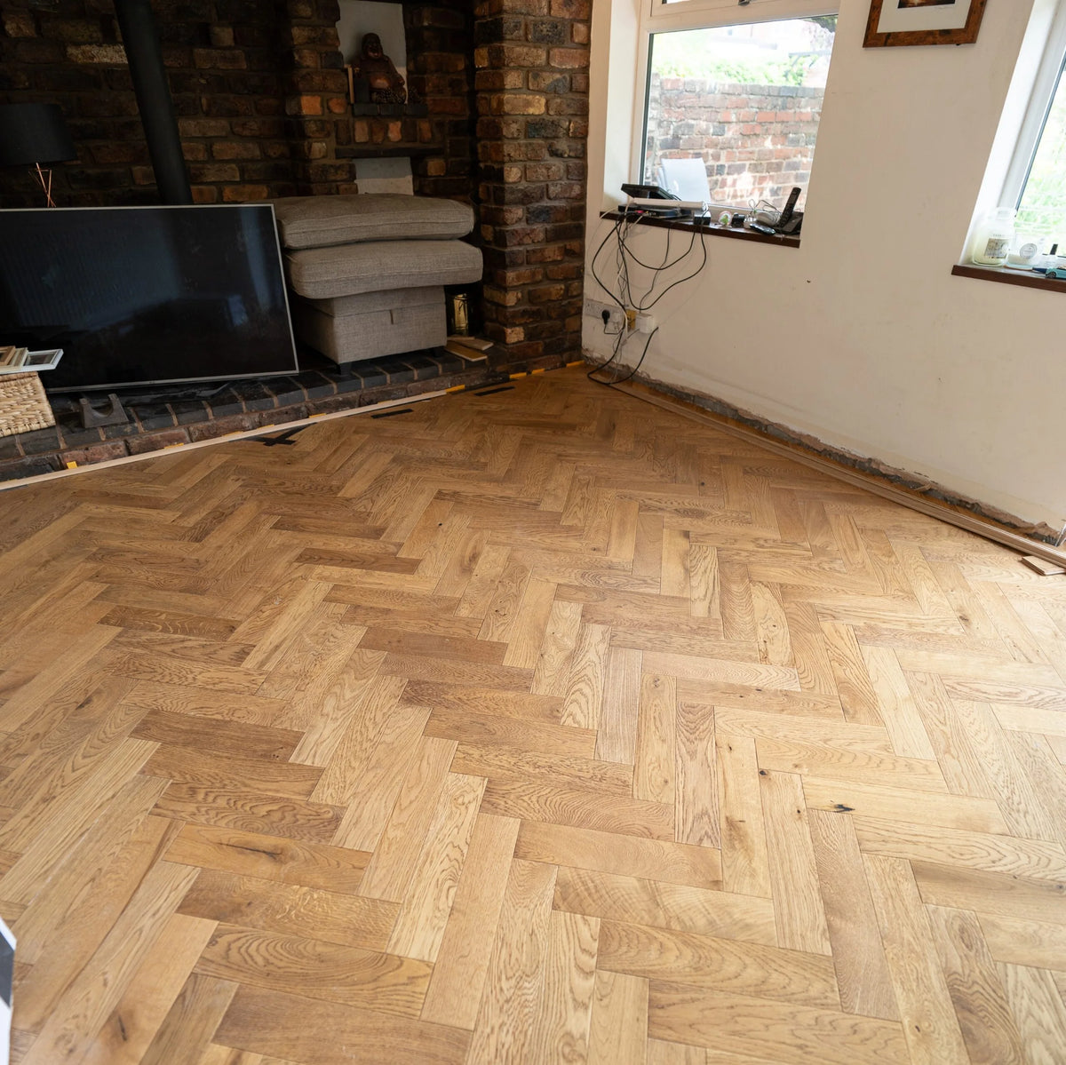 Cottage Oak 90mm Engineered Herringbone – laid in a living room (4)