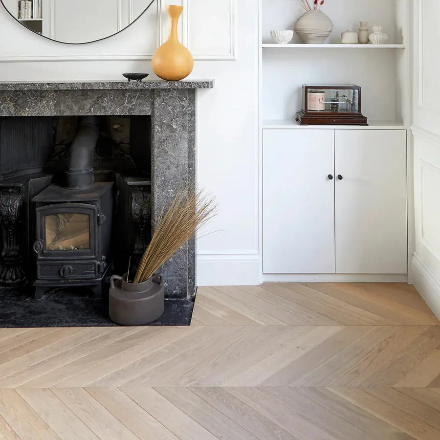 Unfinished Oak 90mm Engineered Chevron – image 1