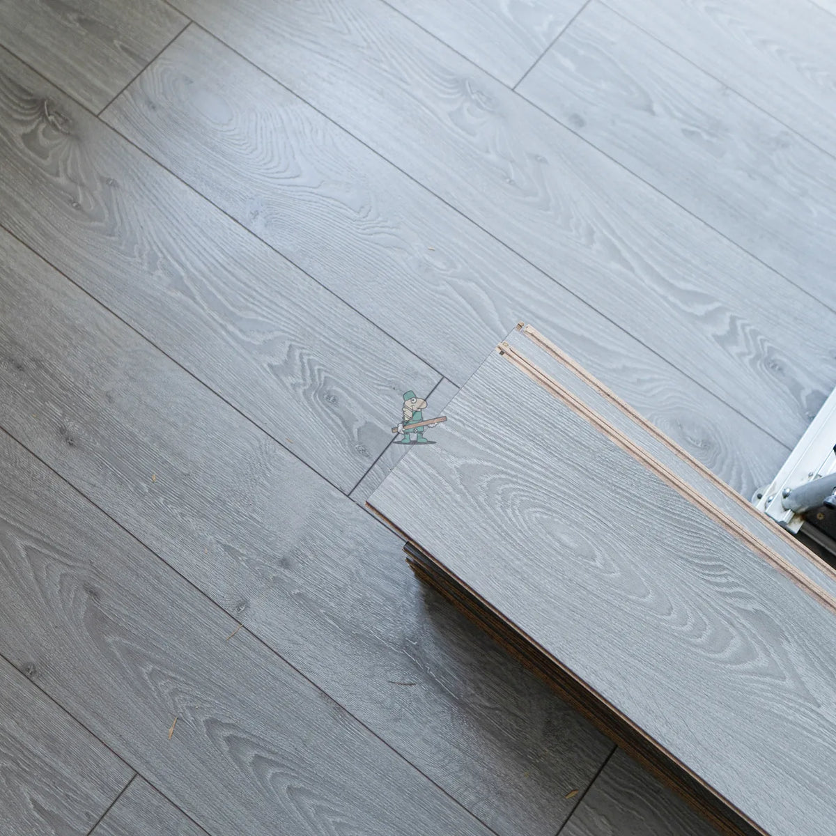Grey Oak 12mm Laminate – image 2