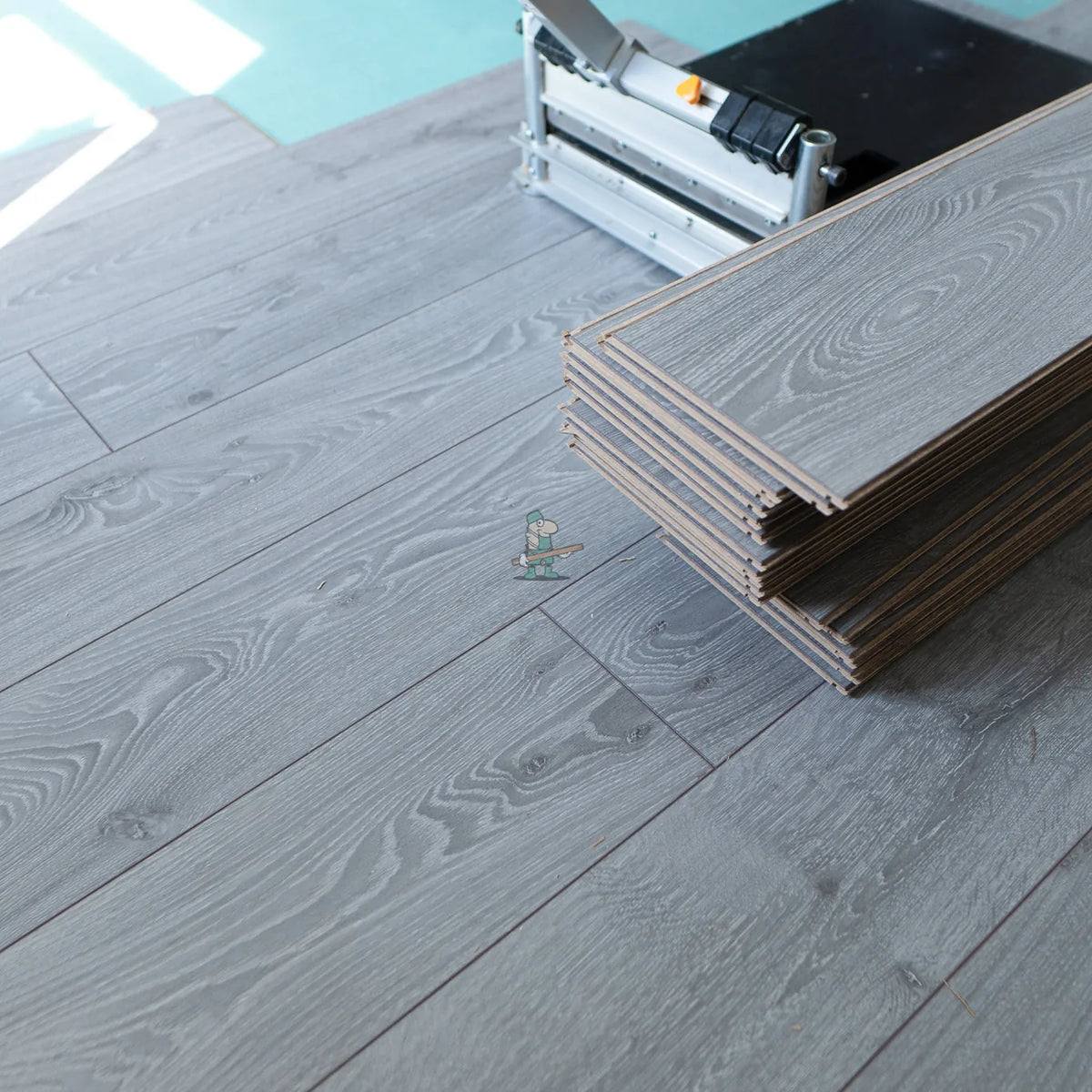 Grey Oak 12mm Laminate – close-up of the surface