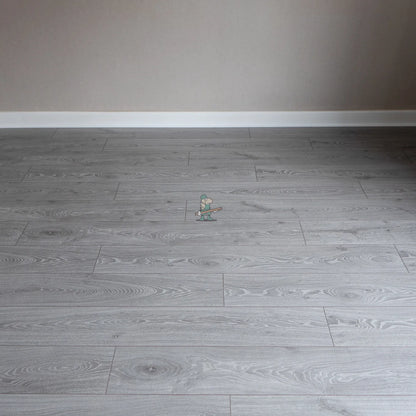 Grey Oak 12mm Laminate – close-up of the surface (3)