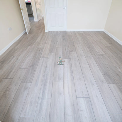 Feather Grey Oak 12mm Laminate – image 6