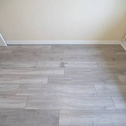 Feather Grey Oak 12mm Laminate – image 2