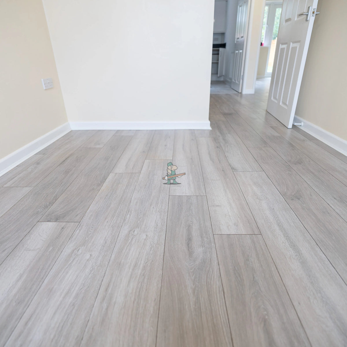 Feather Grey Oak 12mm Laminate – image 3