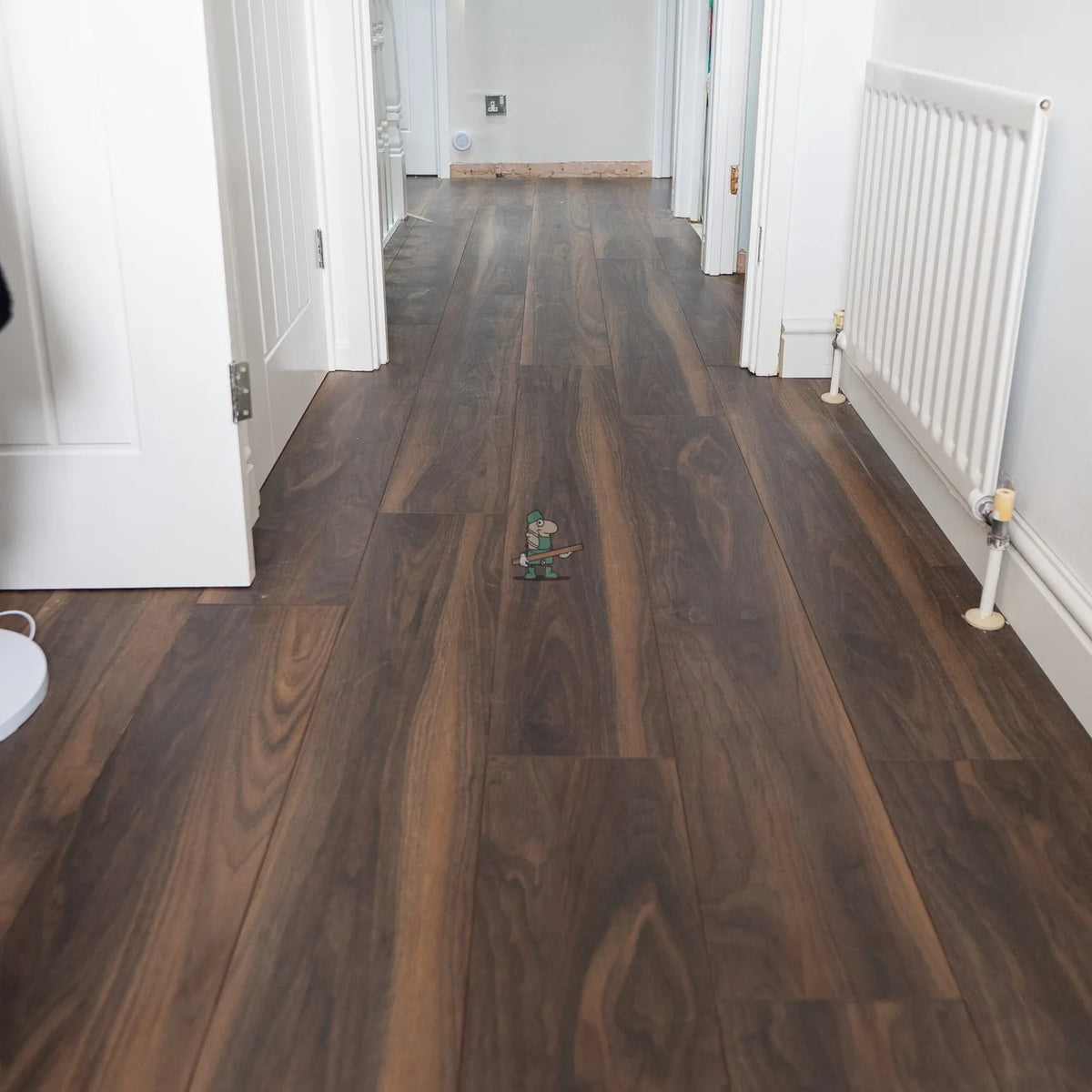 Dark American Walnut 12mm Laminate – image 8