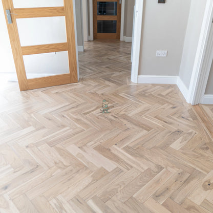 Worn Cathedral Oak 70mm Engineered Herringbone – image 9