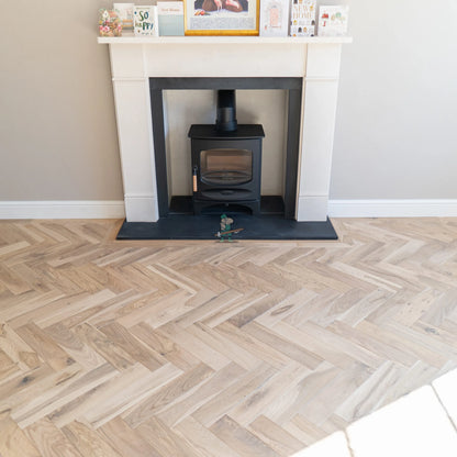 Worn Cathedral Oak 70mm Engineered Herringbone – image 11