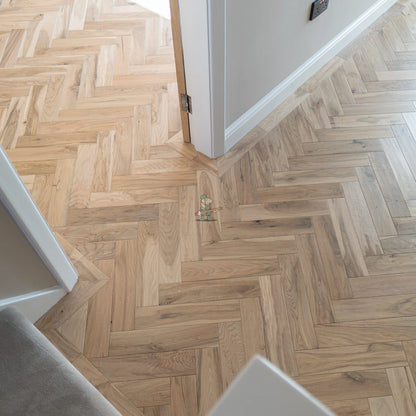 Worn Cathedral Oak 70mm Engineered Herringbone – image 12