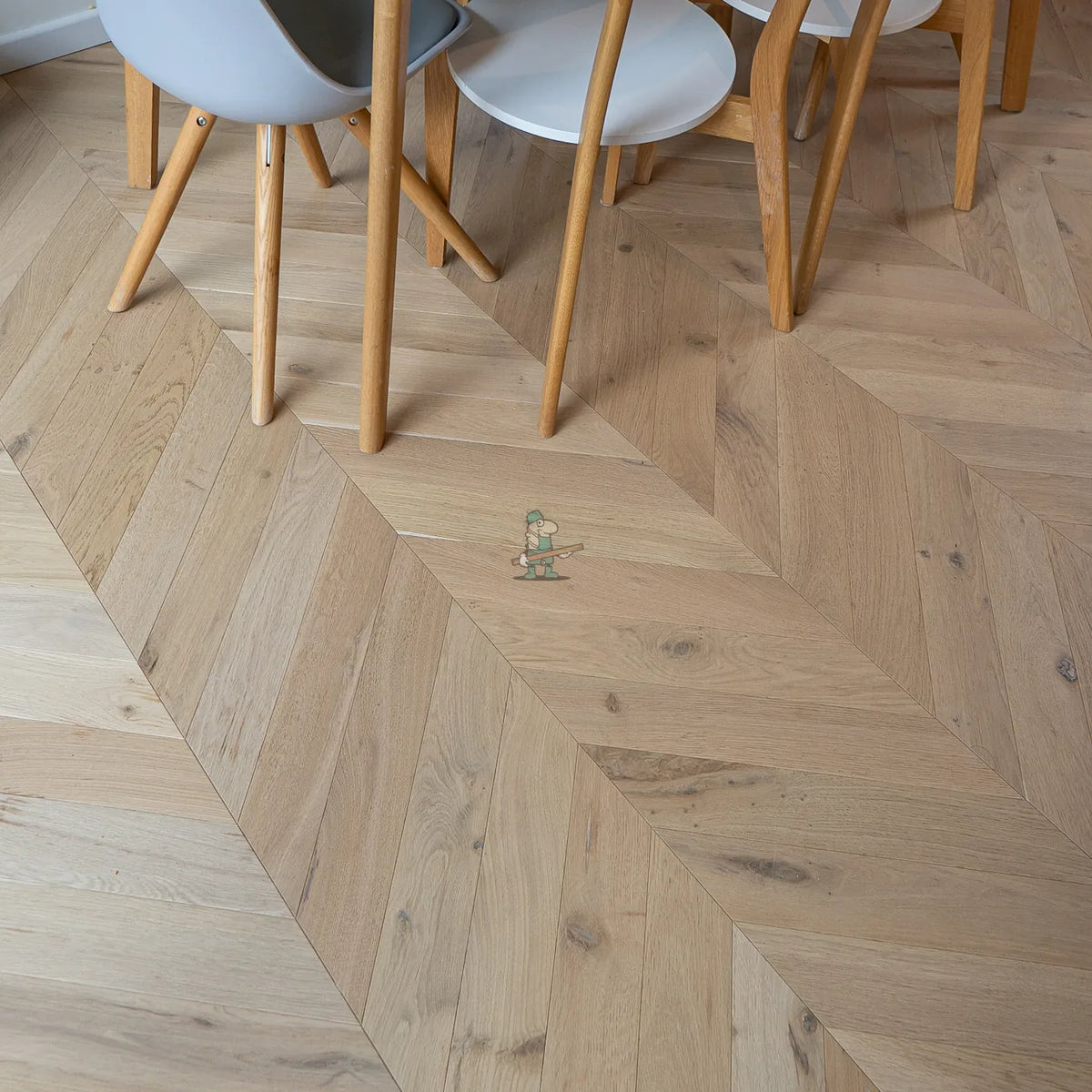 Cotton Invisible Oak 90mm Engineered Chevron – close-up of the surface