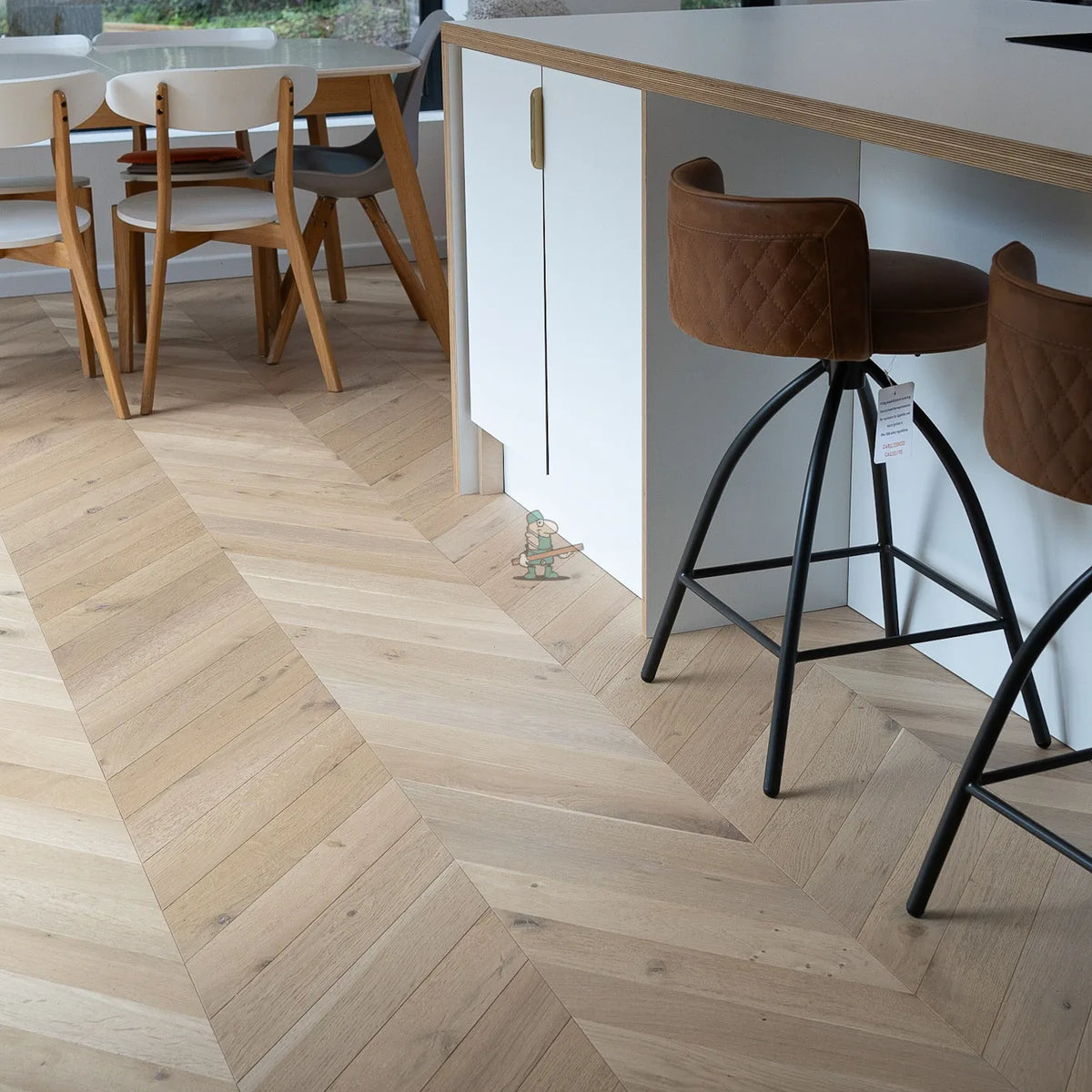 Cotton Invisible Oak 90mm Engineered Chevron – laid in a kitchen (3)
