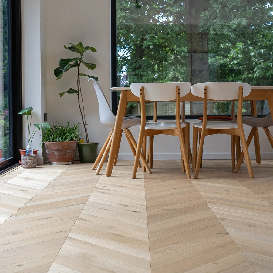 Cotton Invisible Oak 90mm Engineered Chevron – image 1
