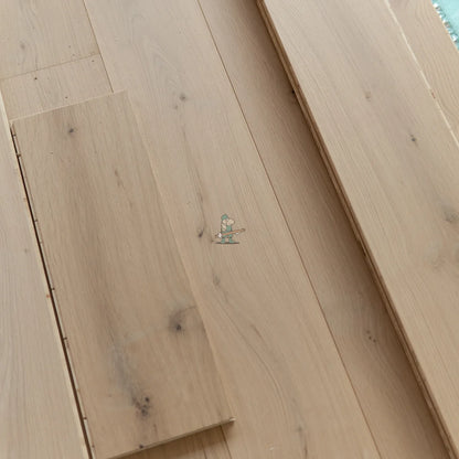 Pale Invisible Lacquered Oak 190mm Engineered Plank – image 2