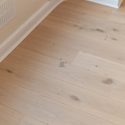 Pale Invisible Lacquered Oak 190mm Engineered Plank – image 7