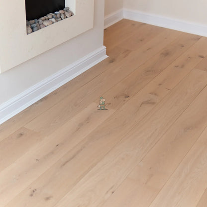 Pale Invisible Lacquered Oak 190mm Engineered Plank – image 6
