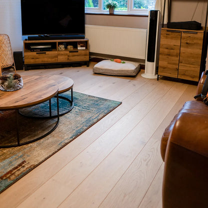Pale Invisible Lacquered Oak 190mm Engineered Plank – image 10