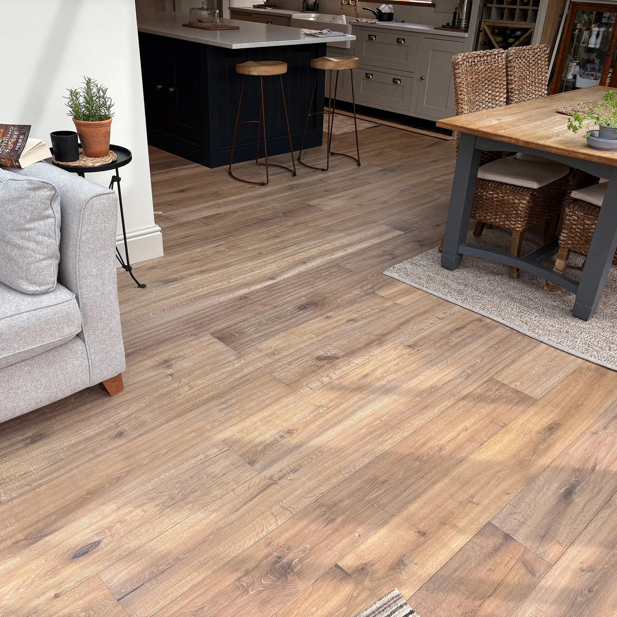 Antique Smoked Oak 190mm Engineered Plank – image 1