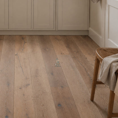 Weathered White Distressed Oak 220mm Engineered Plank – image 12
