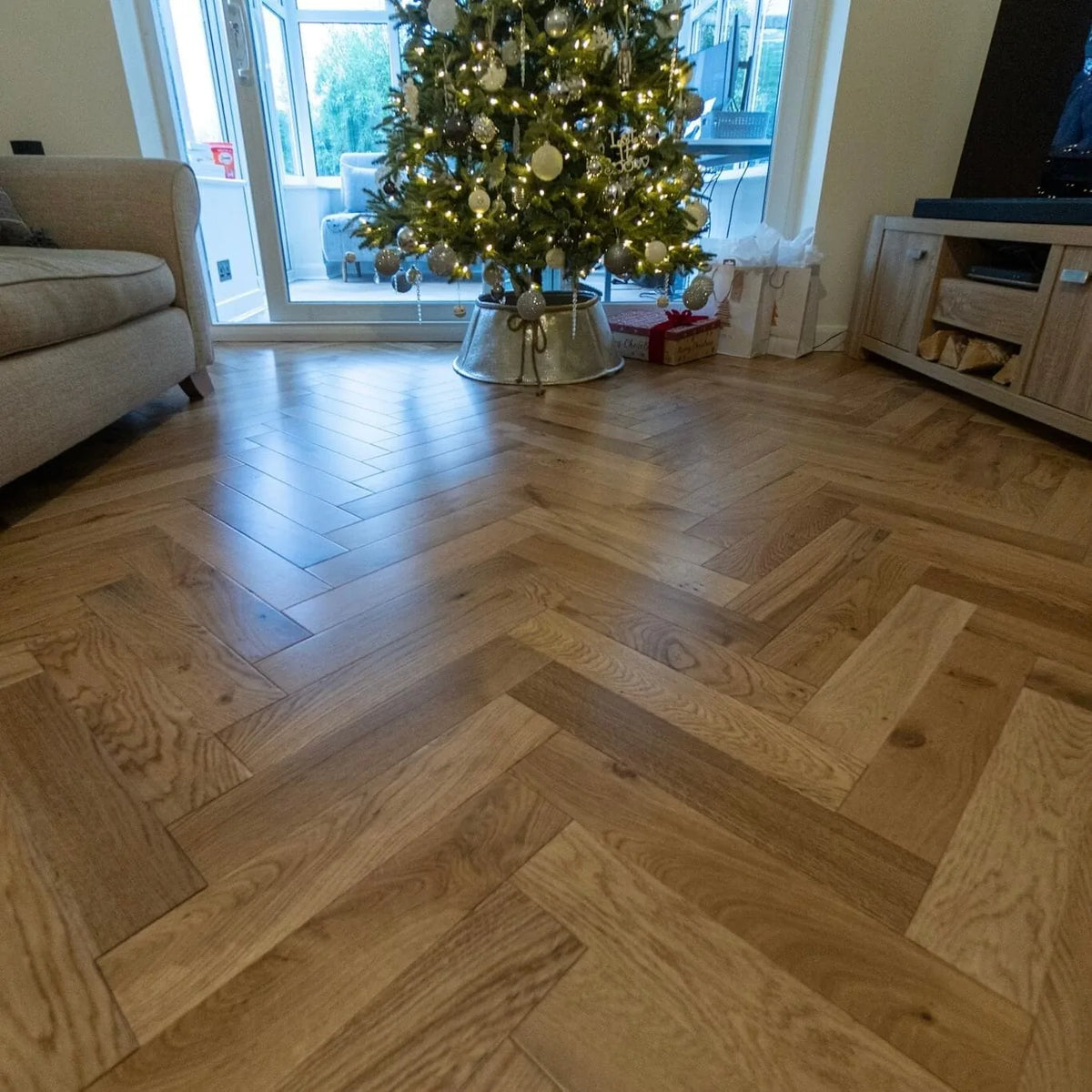 Natural Smooth Oak 90mm Engineered Herringbone – image 4