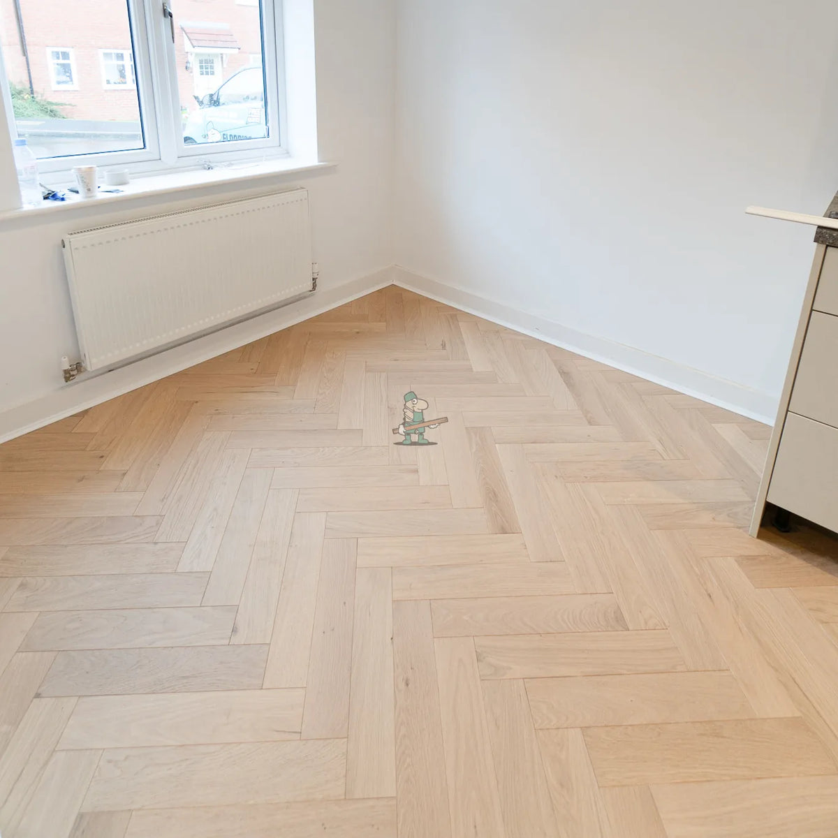 Pale Invisible Oak 90mm Engineered Herringbone, 14/3mm – image 9