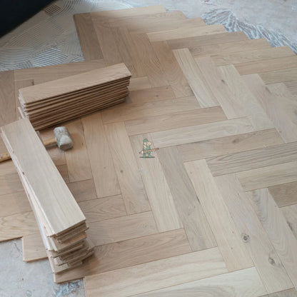 Pale Invisible Oak 90mm Engineered Herringbone, 14/3mm – image 12