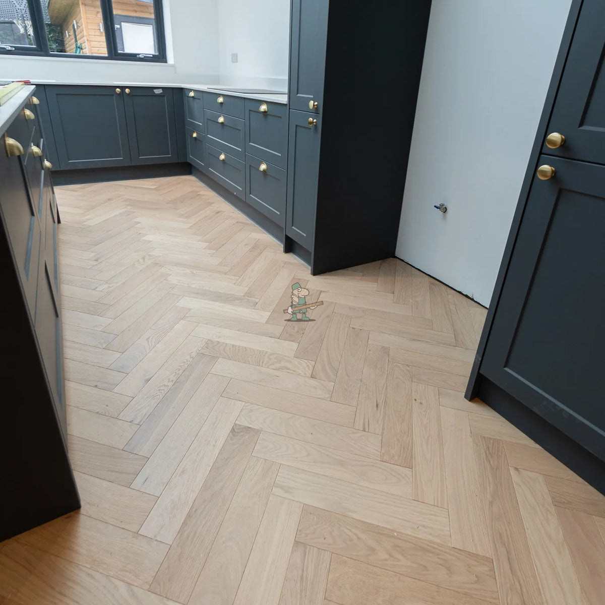 Pale Invisible Oak 90mm Engineered Herringbone, 14/3mm – image 3