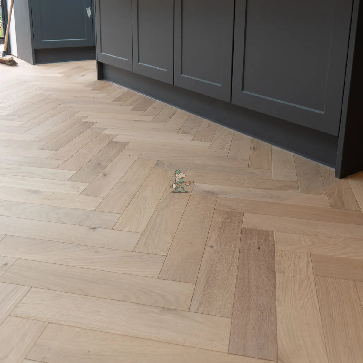 Pale Invisible Oak 90mm Engineered Herringbone, 14/3mm – image 5