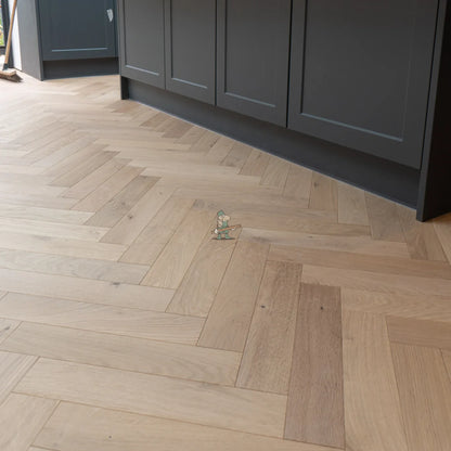 Pale Invisible Oak 90mm Engineered Herringbone, 14/3mm – image 5