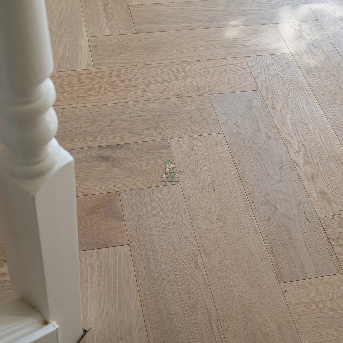 Pale Invisible Oak 150mm Engineered Herringbone, Classic Grade – image 3