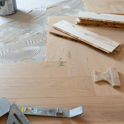 Pale Invisible Oak 150mm Engineered Herringbone, Classic Grade – image 9