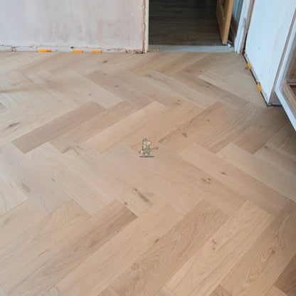 Pale Invisible Oak 150mm Engineered Herringbone, Classic Grade – image 6