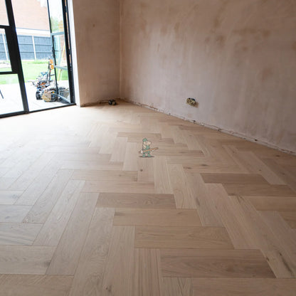 Pale Invisible Oak 150mm Engineered Herringbone, Classic Grade – image 5