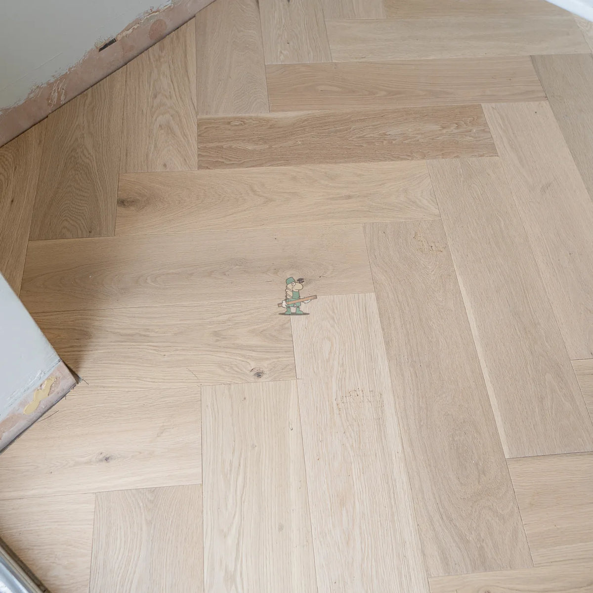 Pale Invisible Oak 150mm Engineered Herringbone, Classic Grade – image 8