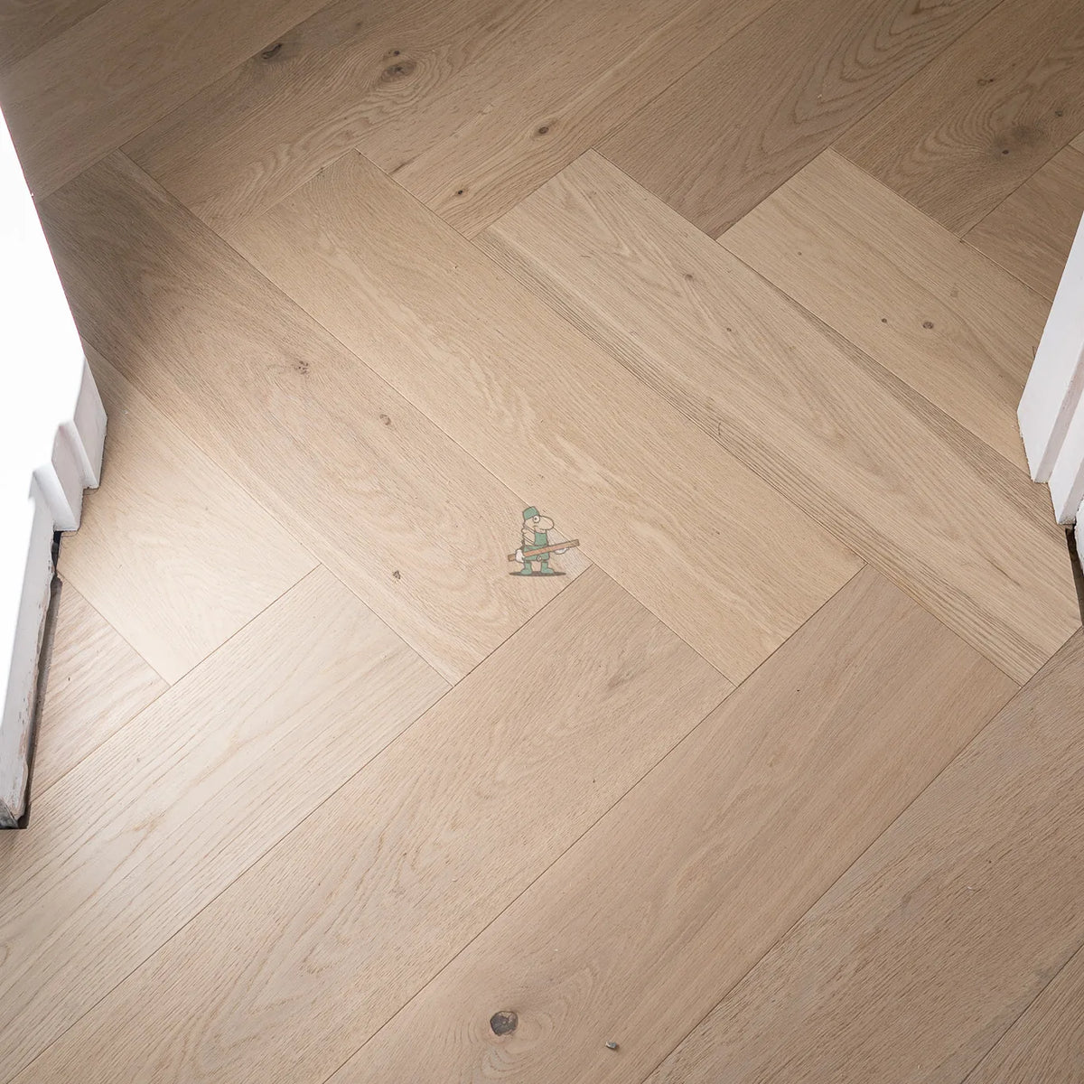 Pale Invisible Oak 150mm Engineered Herringbone, Prime Grade – image 2