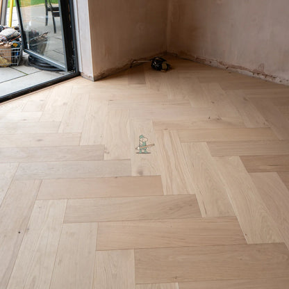 Pale Invisible Oak 150mm Engineered Herringbone, Prime Grade – image 8