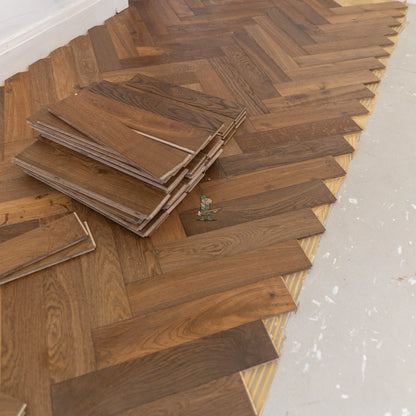 Double Smoked Oak 90mm Engineered Herringbone – image 3