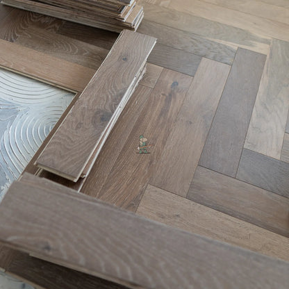 Infused Grey Oak 90mm Engineered Herringbone – image 4