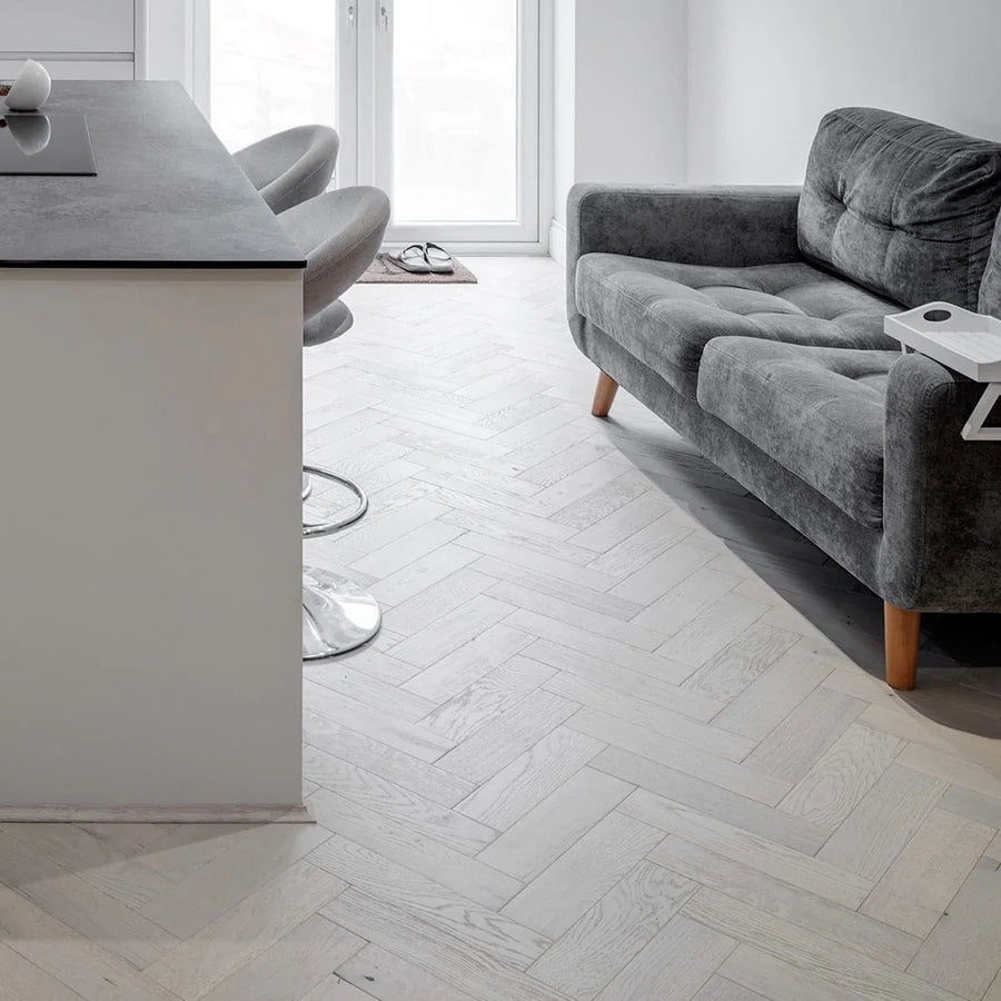Natural White Oak 125mm Engineered Herringbone – image 1