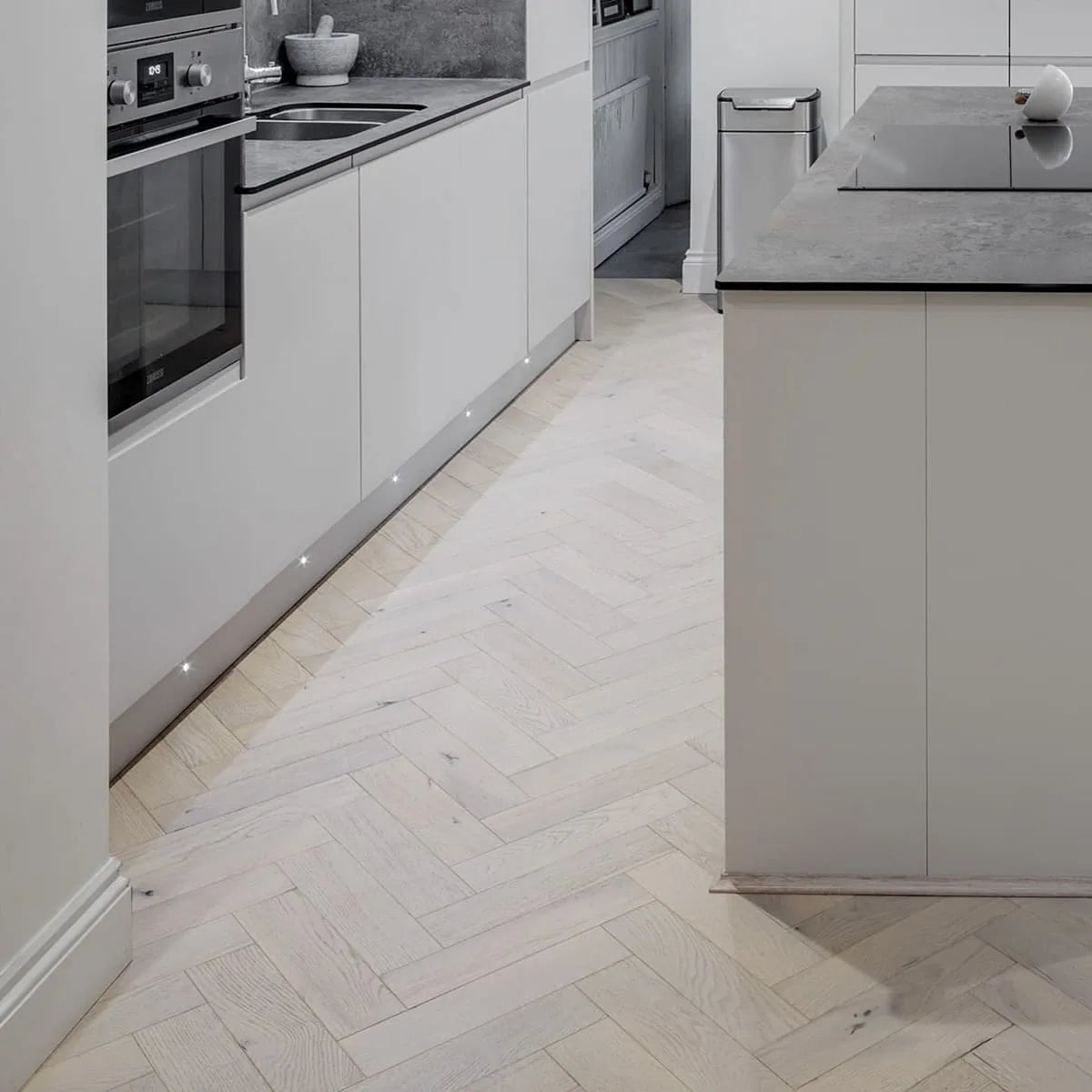 Natural White Oak 125mm Engineered Herringbone – image 2
