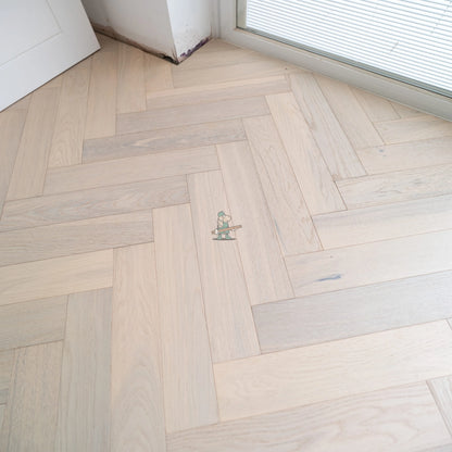 Infused White Oak 90mm Engineered Herringbone – image 5