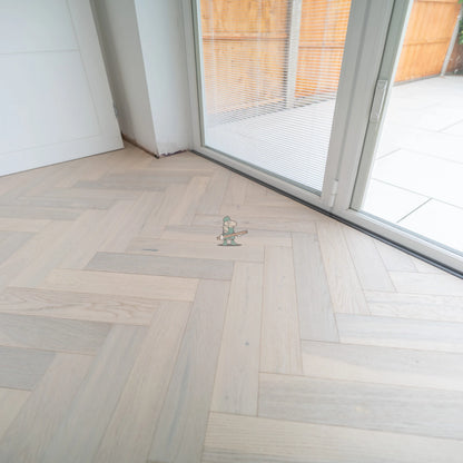 Infused White Oak 90mm Engineered Herringbone – image 8