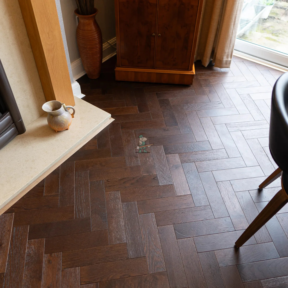 Dark Chocolate Oak 80mm Engineered Herringbone – close-up of the surface (2)