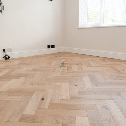 Pale Invisible Oak 90mm Engineered Herringbone, 18/4mm – image 7