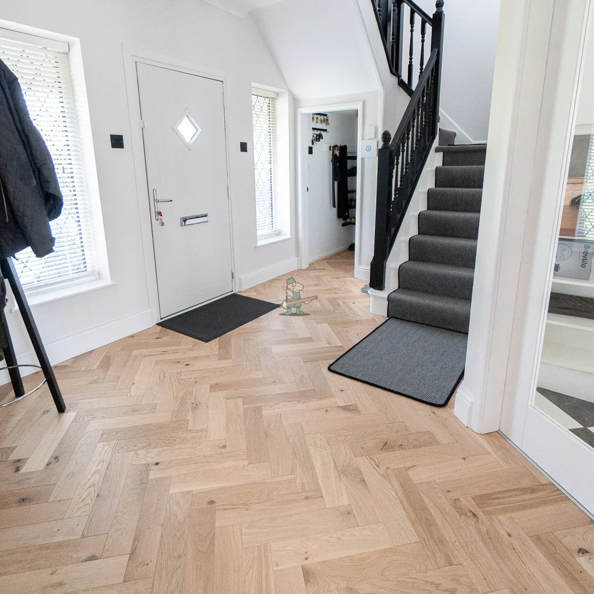 Pale Invisible Oak 90mm Engineered Herringbone, 18/4mm – image 4