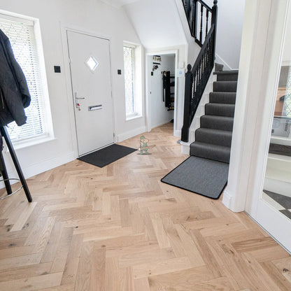 Pale Invisible Oak 90mm Engineered Herringbone, 18/4mm – image 4