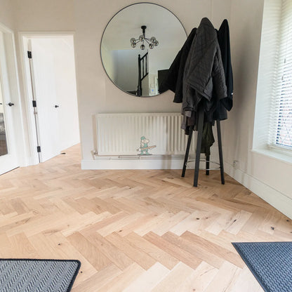 Pale Invisible Oak 90mm Engineered Herringbone, 18/4mm – image 3