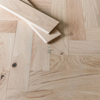 Pale Invisible Oak 90mm Engineered Herringbone, 18/4mm – image 2
