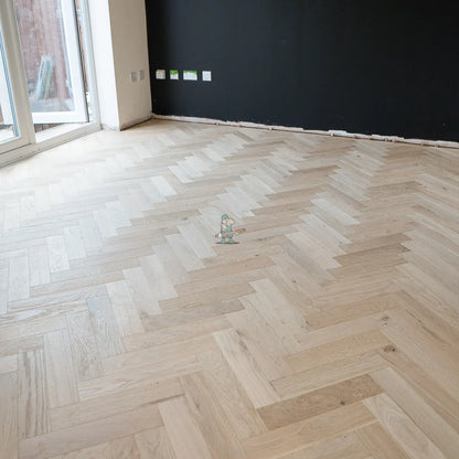 Pale Invisible Oak 90mm Engineered Herringbone, 18/4mm – image 12