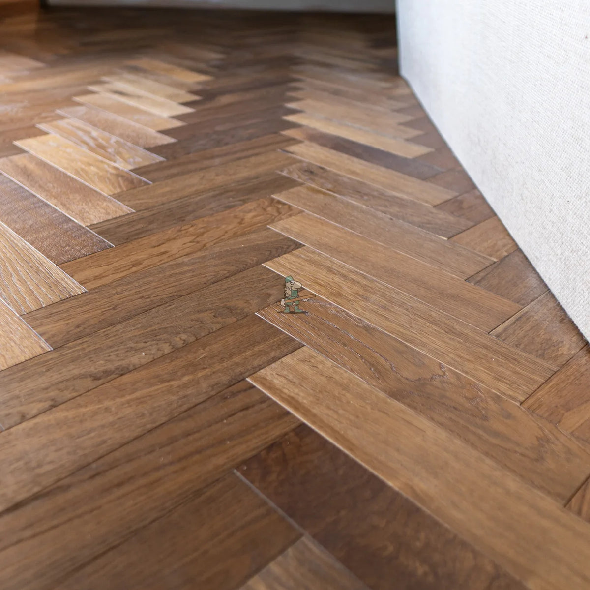 Chestnut Oak 90mm Engineered Herringbone – close-up of the surface (7)