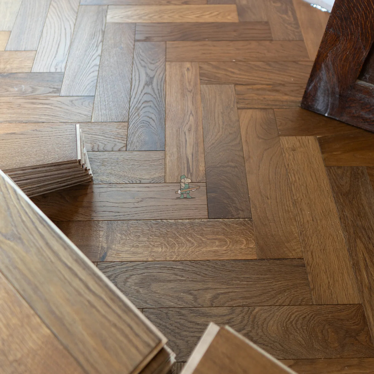 Chestnut Oak 90mm Engineered Herringbone – close-up of the surface (3)